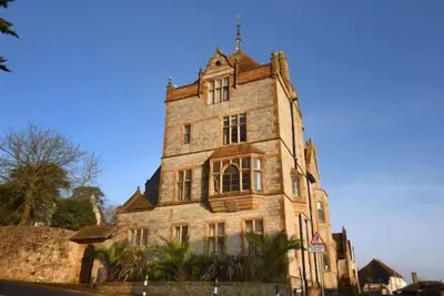 5 Coram Tower, romantic, country holiday cottage in Lyme Regis
