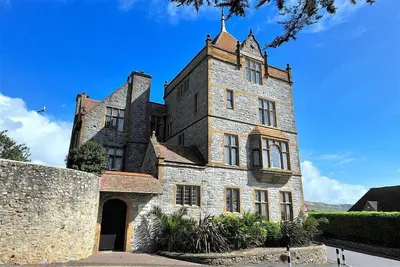 7 Coram Tower, romantic, country holiday cottage in Lyme Regis