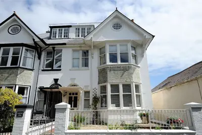 2 Hadleigh Villas, family friendly, with open fire in Lyme Regis