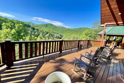 Image de Private Cabin w/Treetop Gazebo & Panoramic Views! Close to Parks!