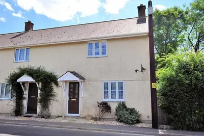 Image de 4 Riverside Cottages, pet friendly, with a garden in Charmouth