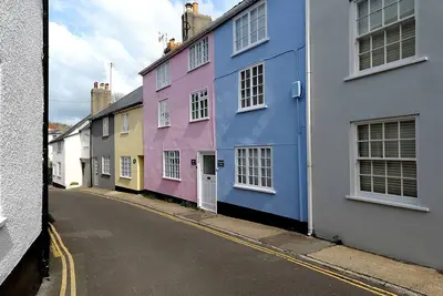 Watersplash Cottage, pet friendly, with a garden in Lyme Regis