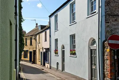 The Arched House, family friendly, with open fire in Lyme Regis