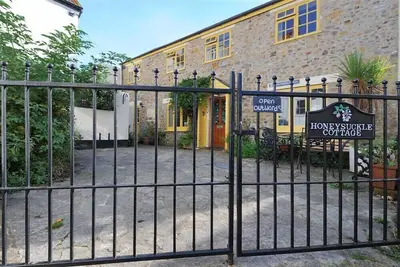 Image de Honeysuckle Cottage, pet friendly, with a garden in Lyme Regis