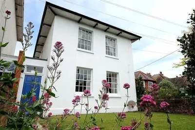 Image de The White House, pet friendly, country holiday cottage in West Bay