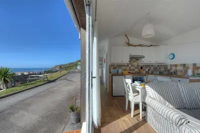 The Beach Hut, romantic, country holiday cottage in Lyme Regis
