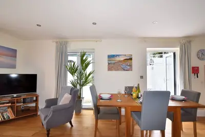 Seas The Day, family friendly, country holiday cottage in Lyme Regis