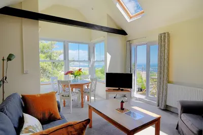Bay View, pet friendly, country holiday cottage in Lyme Regis