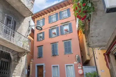 Image de Accueillante maison de vacances à Sale Marasino avec sauna