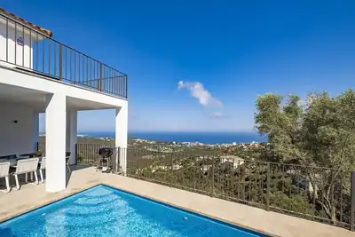 Image de Belle maison avec une vue incroyable sur la mer