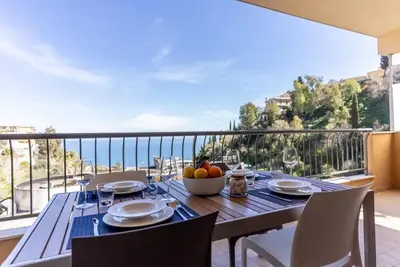Calypso Apt with Sea View, Parking and Pool