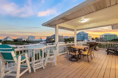 Image de Autumn Availability! Dog-Friendly! Private Pool! Gulf Views! Short walk to beach!