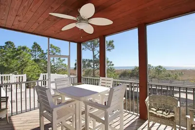 Image de Fall Availability! Gulf Views! Community Pool Access! Short Walk to the Beach!