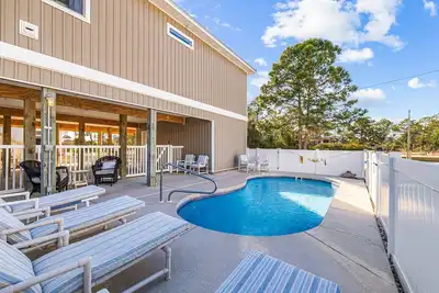 Image de Fall Availability! Dog-Friendly! Private Pool! Screened-in Porch! Short Walk to the Beach!