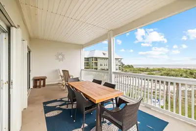 Image de Book Now for Fall Getaways! Beachfront Condo! Community Pool Access! Dog-Friendly!