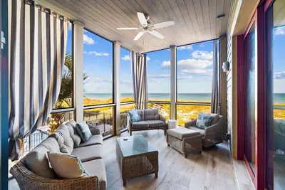 Image de Book Now for Fall! Gulf Front! Gorgeous Views! Swim Spa! Steps to Beach!