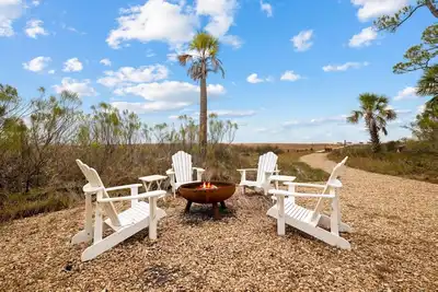 Image de Book Now for Summer! Bay-side Bungalow! Firepit! Screened-in Porch! Private Deck!