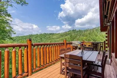Image de Majestic Family Lodge w Views! Hot tub + Game Room