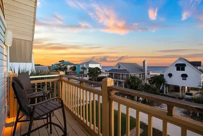 Image de Spend Fall by the Beach! Gulf Views! Short Walk to Beach! Dog-Friendly!