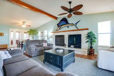 Image de Available for Fall Getaways! Dog-Friendly! Bay Views! Screened-in Porch! Sunset Views!