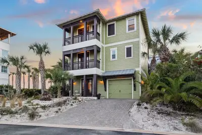 Image de Book Now for Fall! Stunning home with access to Ovation amenities and balcony