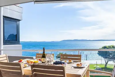 Image de Florentine 13, 11 Columbia Close -fabulous unit with air con, wifi, pool, lift and waterviews
