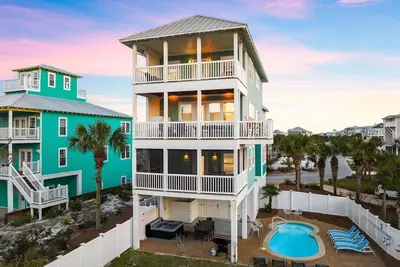 Image de Fall Availability! The Sandy Seahorse - Dog Friendly Home with Pool, Firepit, and Hot Tub!