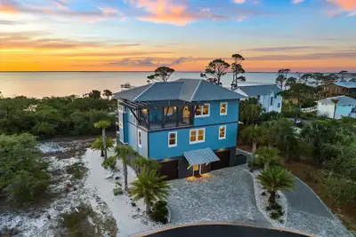 Image de Fall Availability! Bay-front! Beach access! Private dock! Community pool!
