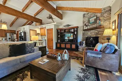 Image de Cozy Bear Lodge - Beautifully remodeled Condo!