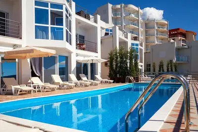 Image de Magnificent villa on the first line with a pool