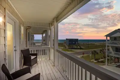 Image de 4 Bedroom with Ocean and Sound Views