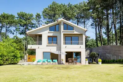 Image de Villa de rêve à Sanxenxo, en Galice – 5 chambres et vue sur la mer