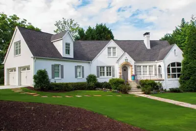 Image de Beautiful Bright 6 bedroom home in the heart of Buckhead