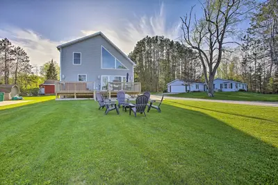 Image de Cadillac Home w\/ Hot Tub & Lake Mitchell Views!