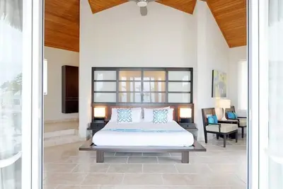 Image de Bungalow Steps from Beach, Pool