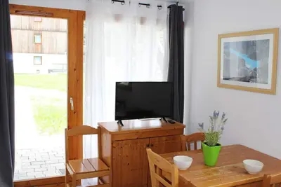Image de 200m du centre station, Rez-de-chaussée, vue montagne, terrasse, télévision, casier à ski, 30m²