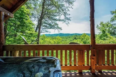 Image de Nice View! Log Cabin, Fireplace, Hot Tub, Pool Table