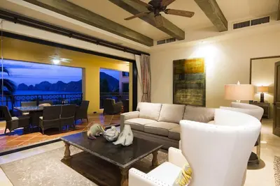 Image de Beachy Elegant 2-Bd at Desirable Hacienda Beach Club. Open Floorplan