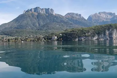Image de Appartement 10 P, jardin privé 400 m2, piscine, vue lac, château montagnes,