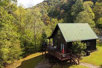 Image de Whistling Timbers Cabin, <1 mile from S. Holston River/Dam, pet-friendly w/fee