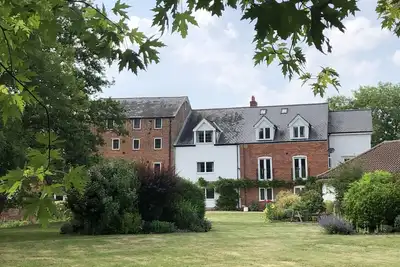 Image de Waterside Apartment Beautiful Mill Conversion in Rural Norfolk