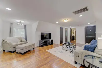 Image de Cute Double-Suite Columbian Apartment Home!