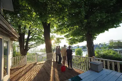 Image de Perched On A Bluff Above The Harbor With A View Of Lake Michigan