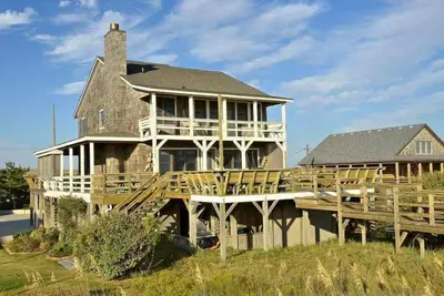 Image de Gorgeous old nags head oceanfront home with spacious decks and beautiful views!