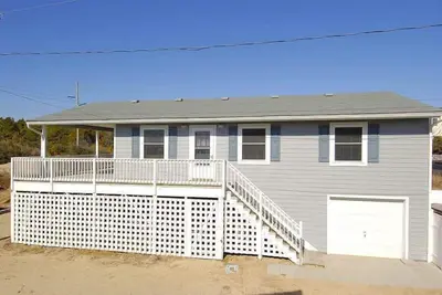 Image de South Nags Head cottage with hot tub! 3 minute walk to the beach.