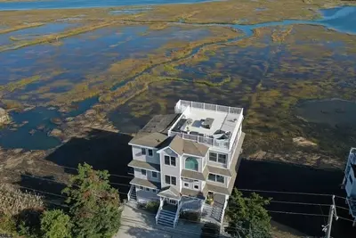 Image de \"Bay Dream\" Avalon - 360 Views - Hot Tub - Roof Deck - Bike To Beach