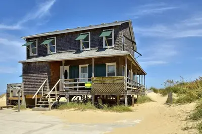 Image de 5 bedroom, classic old nags head oceanfront home!