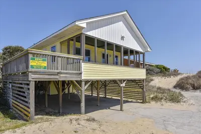 Image de Semi-oceanfront in quiet South Nags Head! Fenced area for your dog!