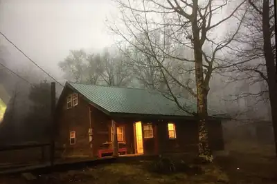 Image de Rustic log cabin in the woods with great sunset views
