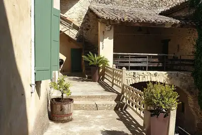 Image de Maison de village sans vis-à-vis avec cours intérieure